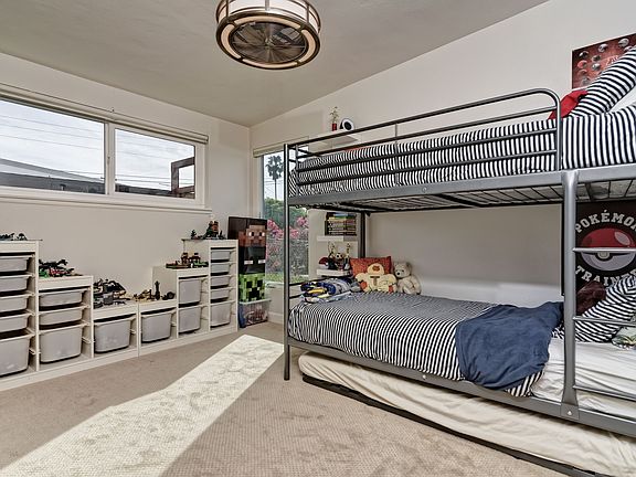 4th image of 834 Holly Ave
