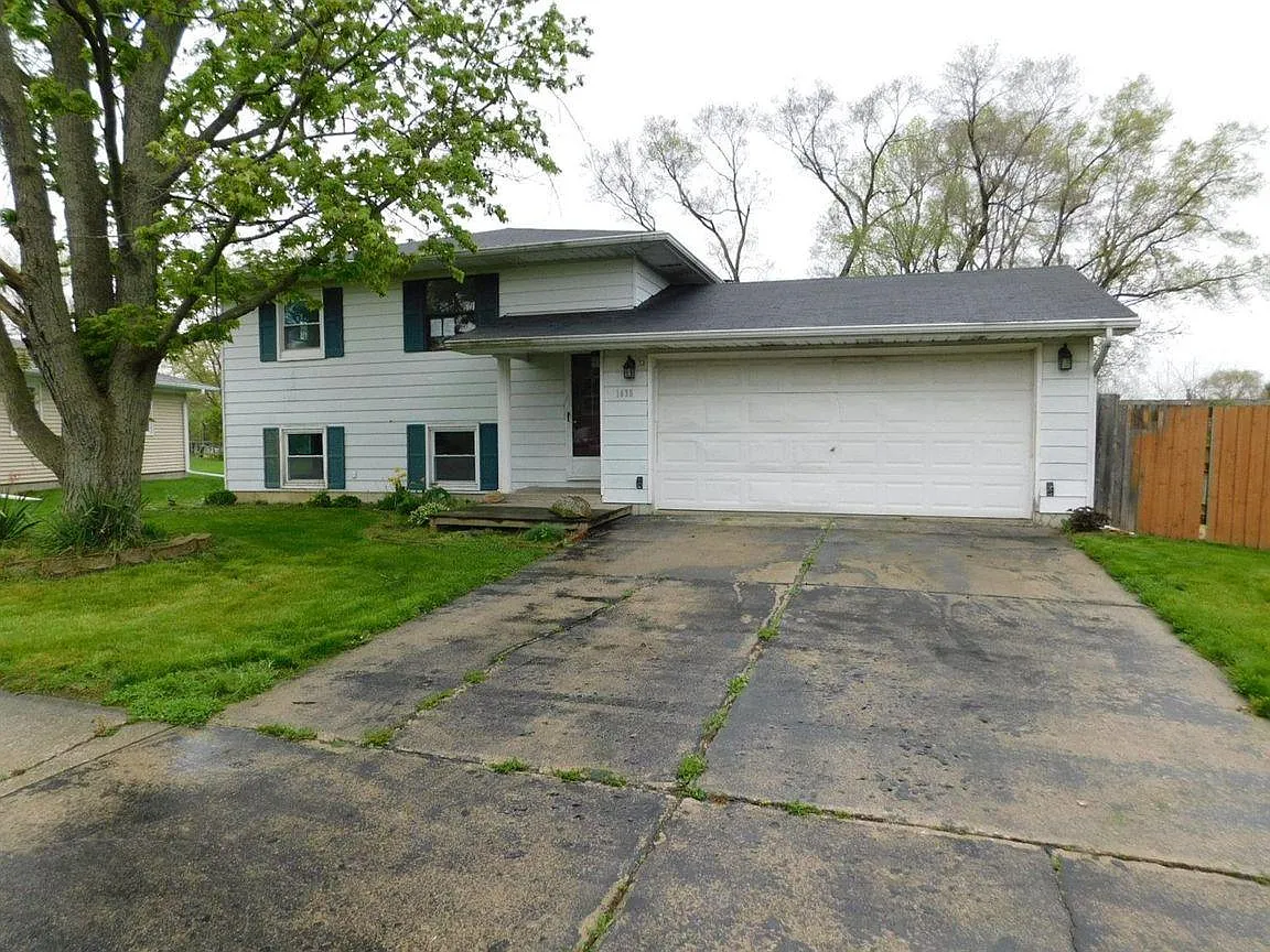 1635 Bluebird Ln photo 1