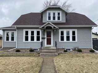 512 7th St, Menasha, WI 54952