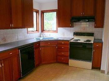 4th image of 518 Cedar St