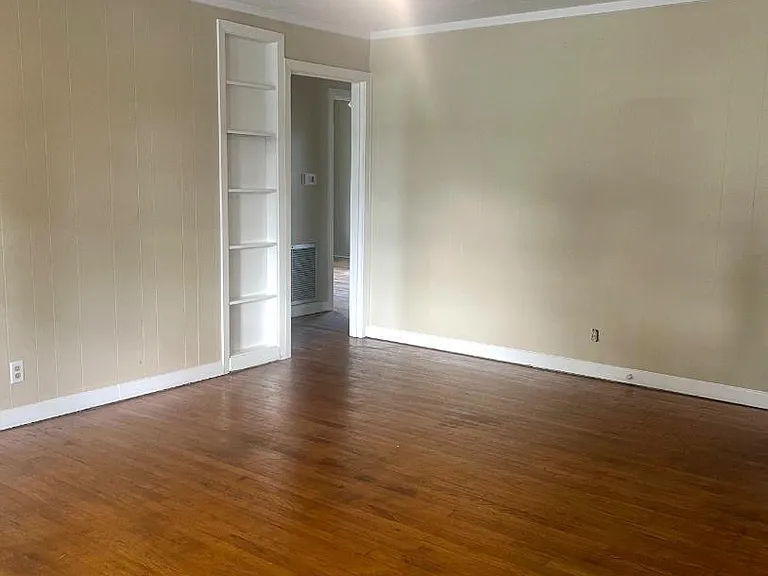 2916 Ernest St — Photo 2