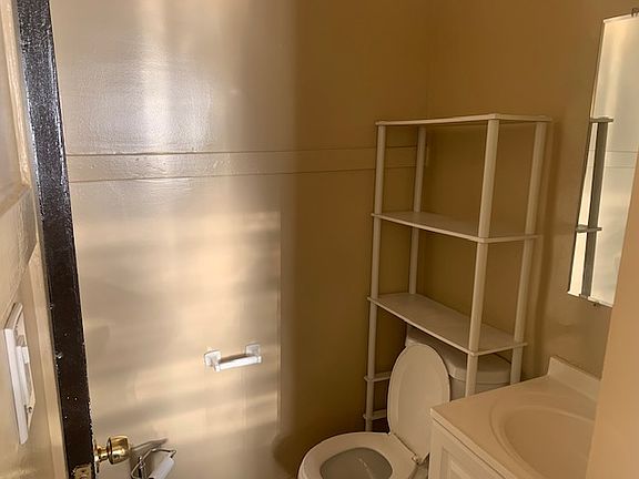 4th image of 10214 S King Dr #2E