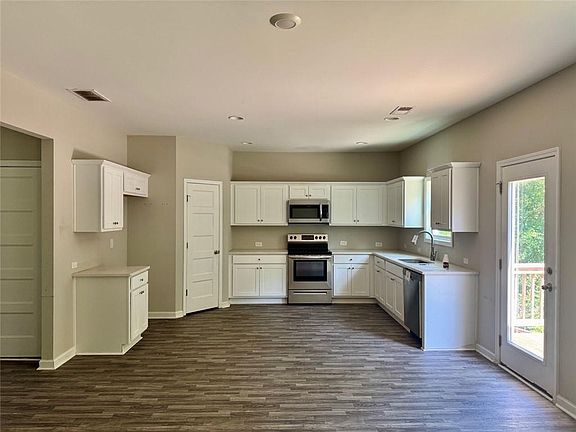 5th image of 415 Splash Pointe