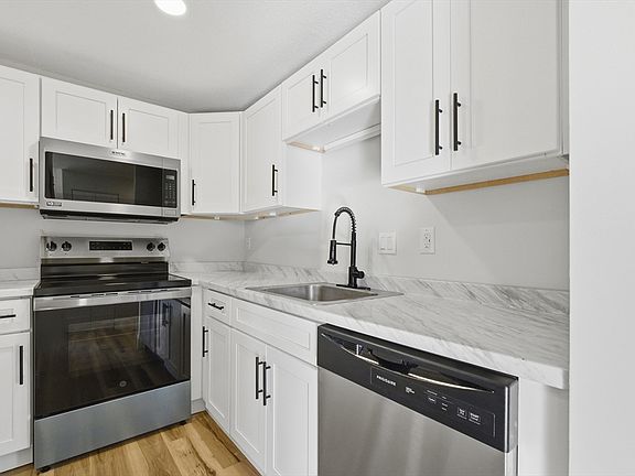 3rd image of 25 Longworth Ave Unit 14