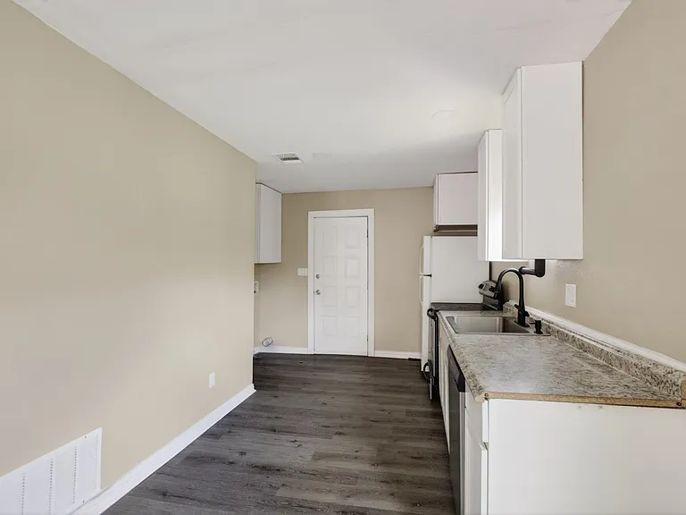 2520 N Hickory St — Photo 16