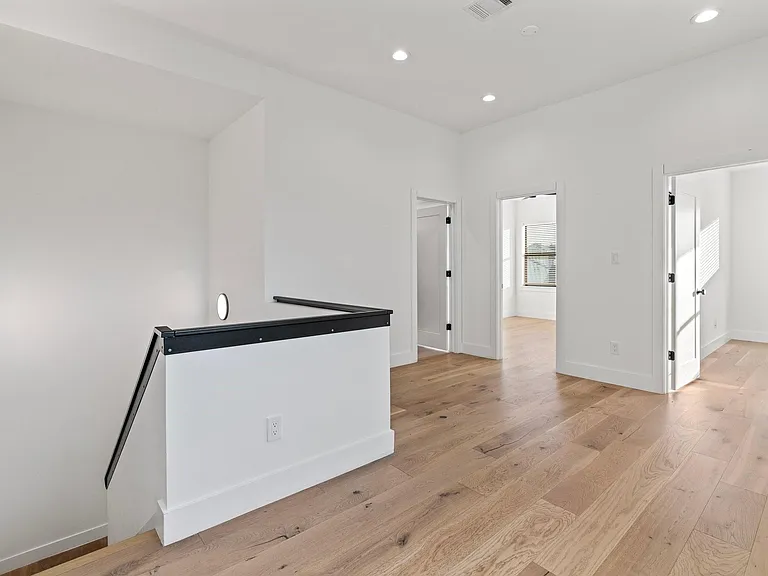 3802 Commerce St — Photo 20