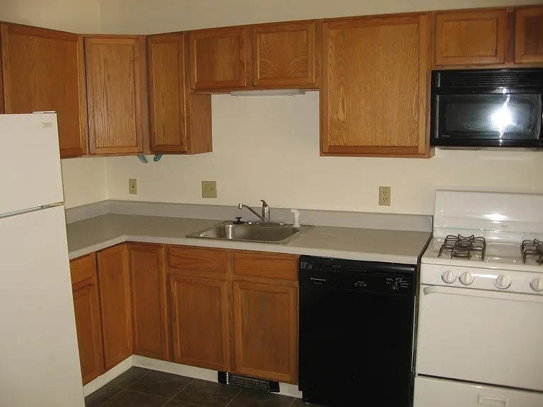 Eastgate Apartments — Photo 14