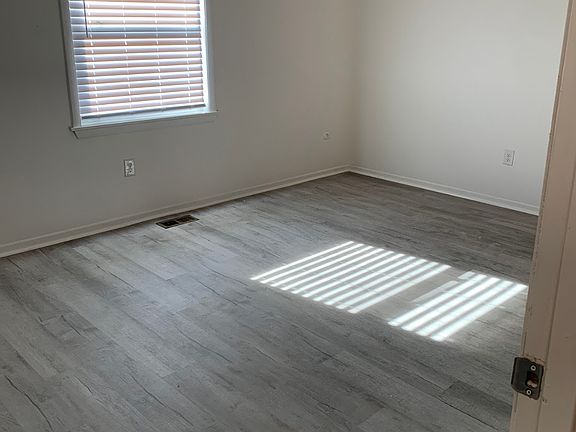 5th image of 7647 Essington Cir