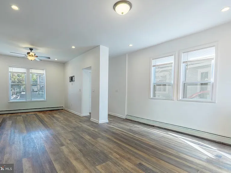 233 Park Ln — Photo 4