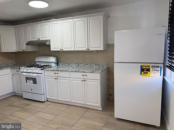 3rd image of 1203 Edgehill Rd