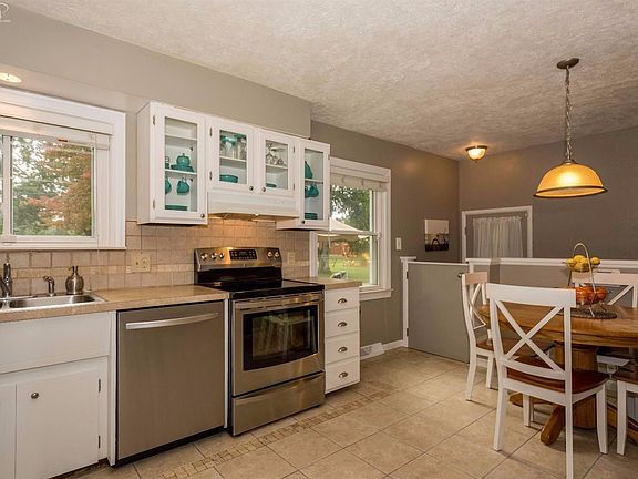 5th image of 2092 Kenwood Dr