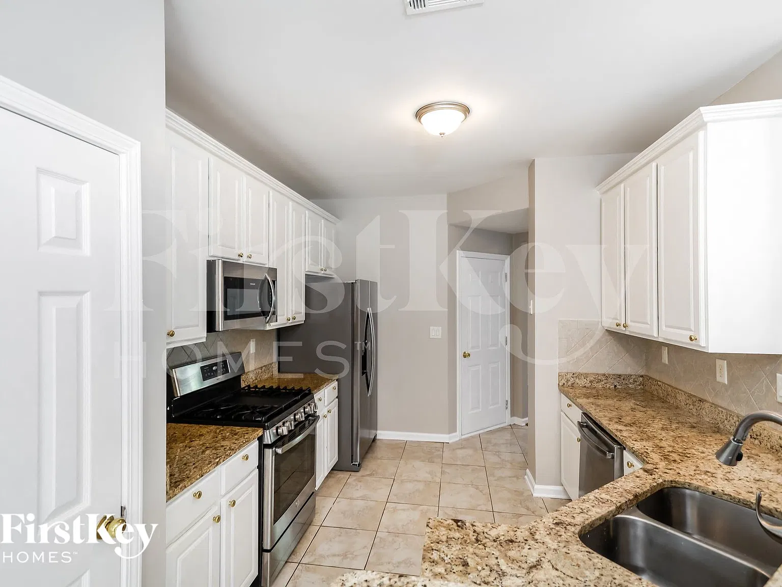 5 bed, 3.0 bath, 3024 sqft, $3,250 — Photo 4