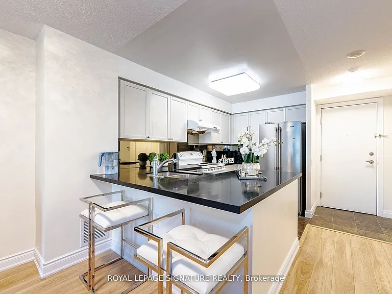 21 Hillcrest Ave #209 — Photo 19