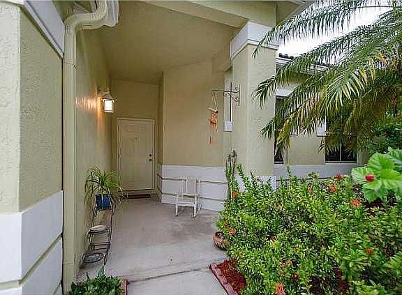 2nd image of 1094 Chenille Cir