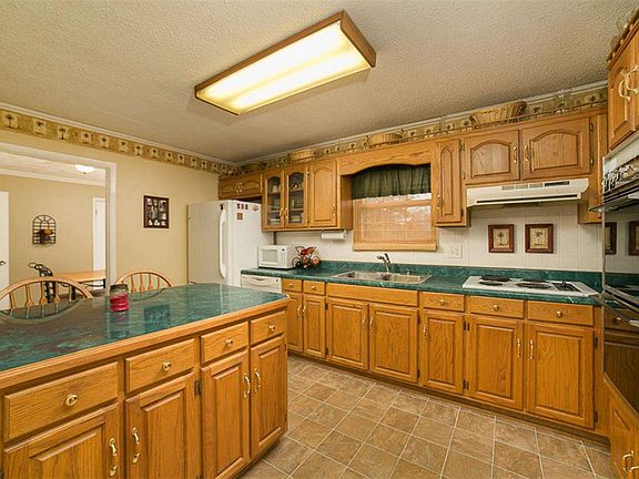 4th image of 304 Carol Dr SE