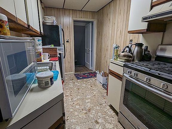 4th image of 3928 46th St