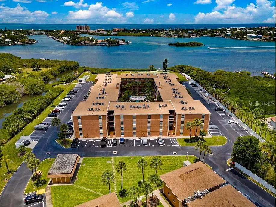 2 bed, 1.0 bath, 980 sqft, $2,100 — Photo 2