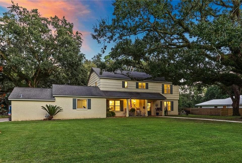 1st image of 106 Myrtle Oak Dr