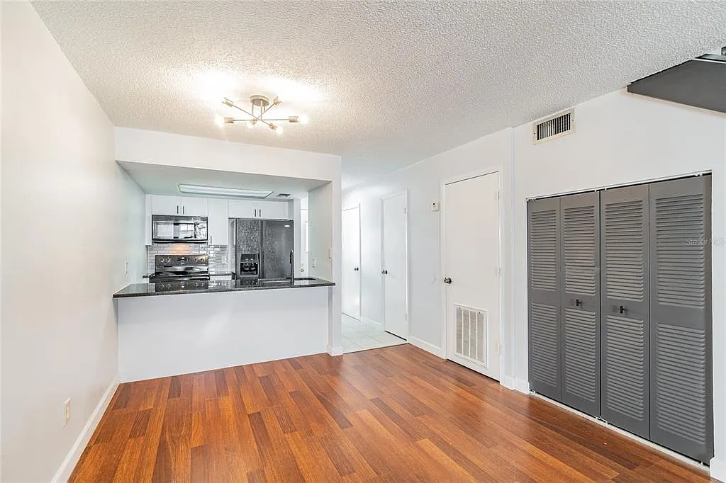 2 bed, 1.5 bath, 1280 sqft, $2,000 — Photo 4