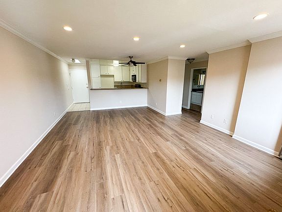 2nd image of 15040 Moorpark St APT 302