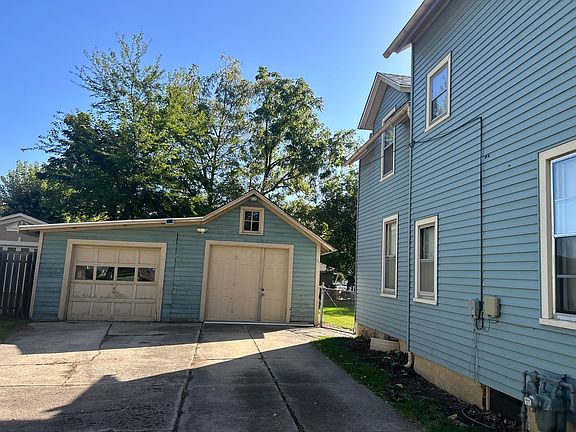 3rd image of 554 Bangs St