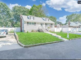 228 Lake Dr, Copiague, NY 11726