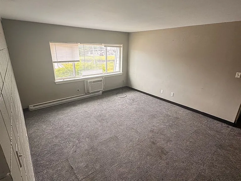 204 Middlebury St — Photo 1
