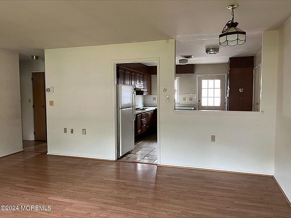 2nd image of 482 Thornbury Court #482C