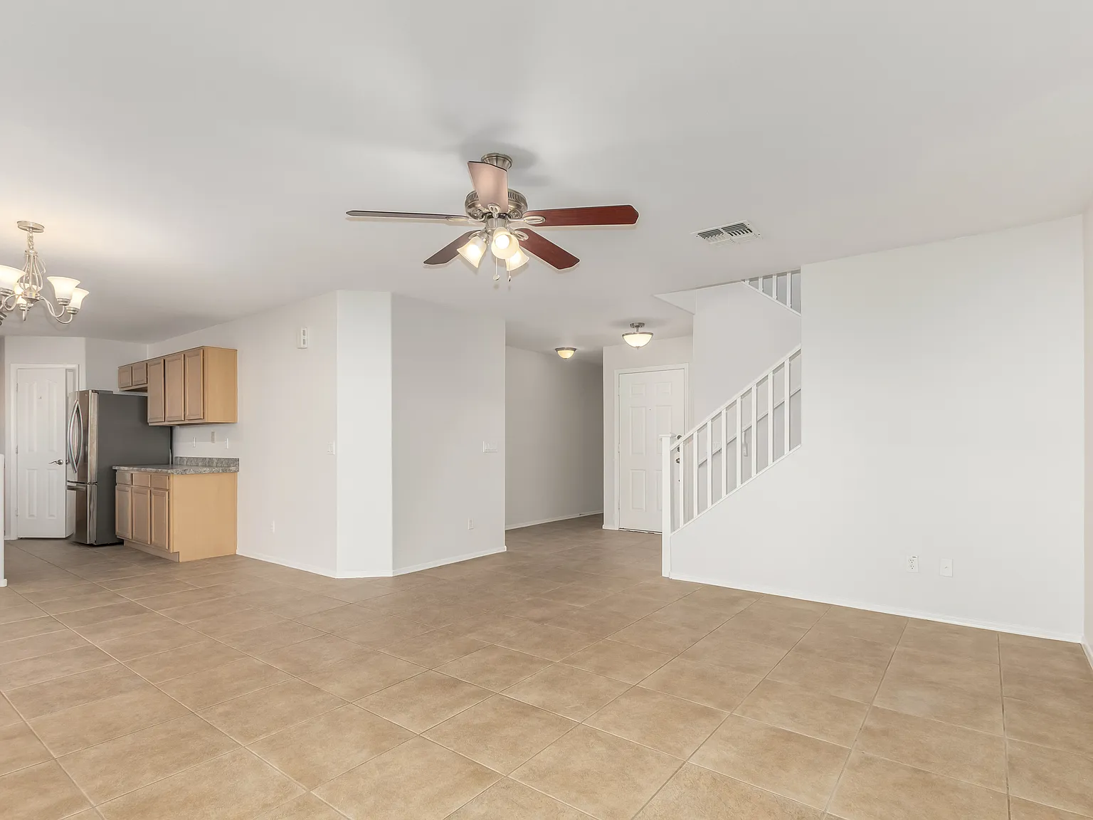 5 bed, 1978 sqft, $775 — Photo 4