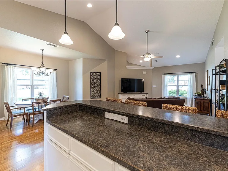 508 Pine Ln — Photo 13