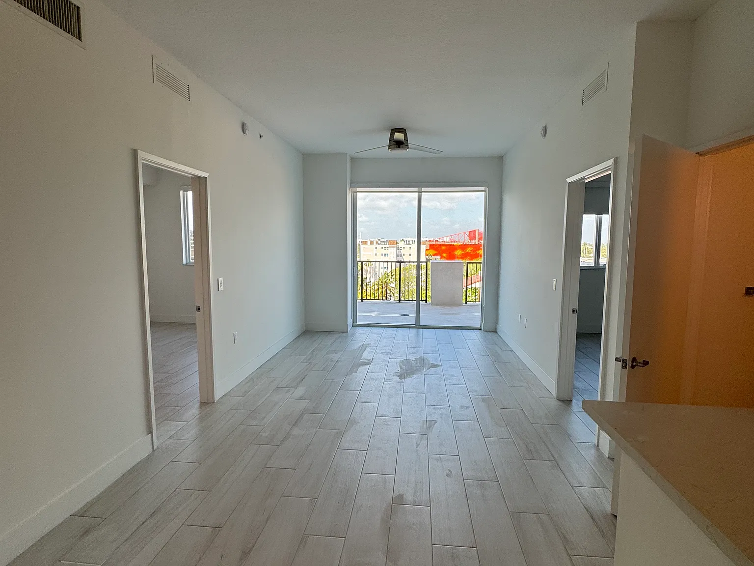2 bed, 1090 sqft, $2,850 — Photo 2