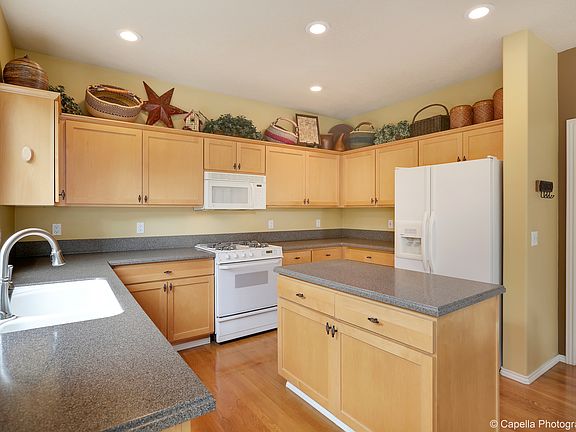 5th image of 2405 NE 13th Way