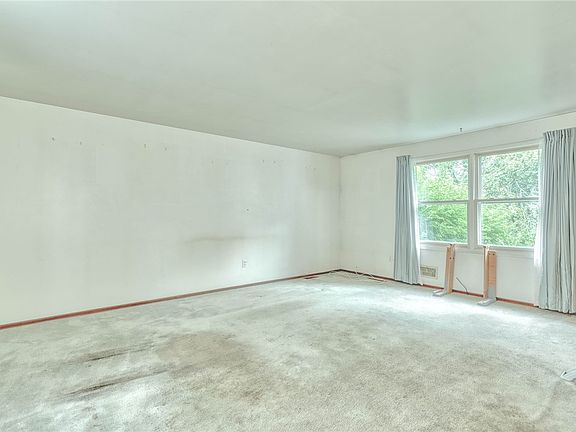 5th image of 100 Rodney Ln