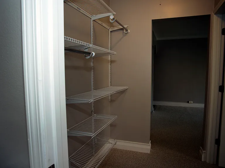 5737 N Kenmore Edgewater Apartments — Photo 41