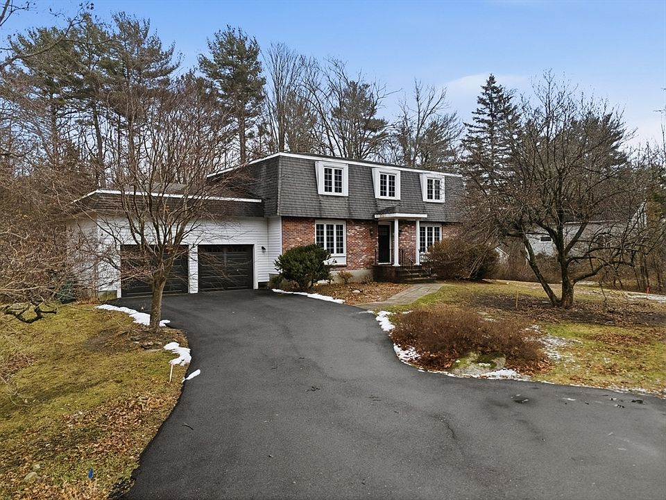 1st image of 251 Poquanticut Ave