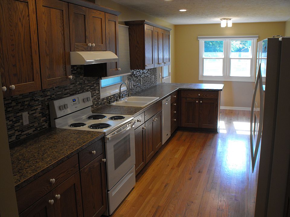 2nd image of 535 E 5th St