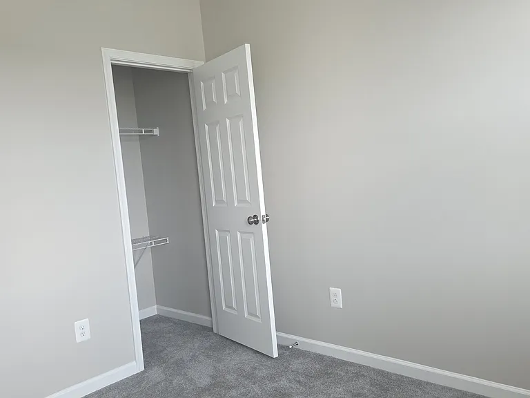 245 Crofton Ct — Photo 10
