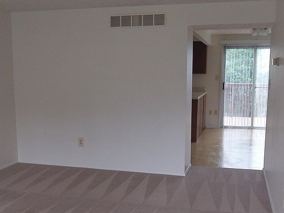 Living room - view 1