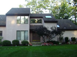 153 Windsor Dr, Eatontown, NJ 07724