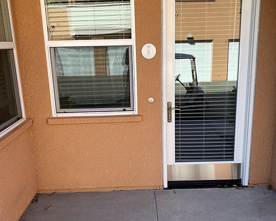 2nd image of 982 Lake St APT A