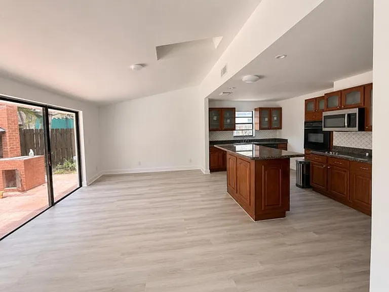 13430 SW 99th Ter — Photo 2