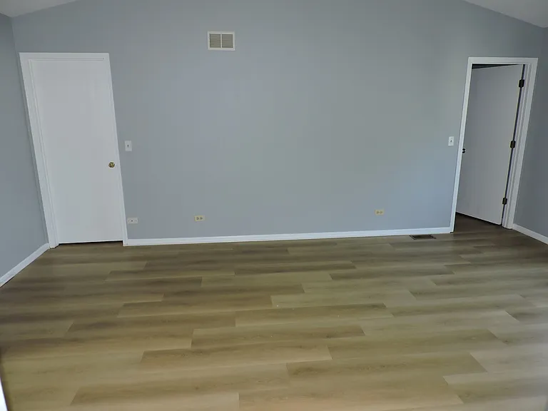 121 Hampton Ave — Photo 22