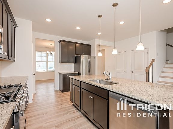 2nd image of 105 Everett Sq