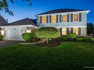 1288 Crystal Shore Dr, Carol Stream, IL 60188