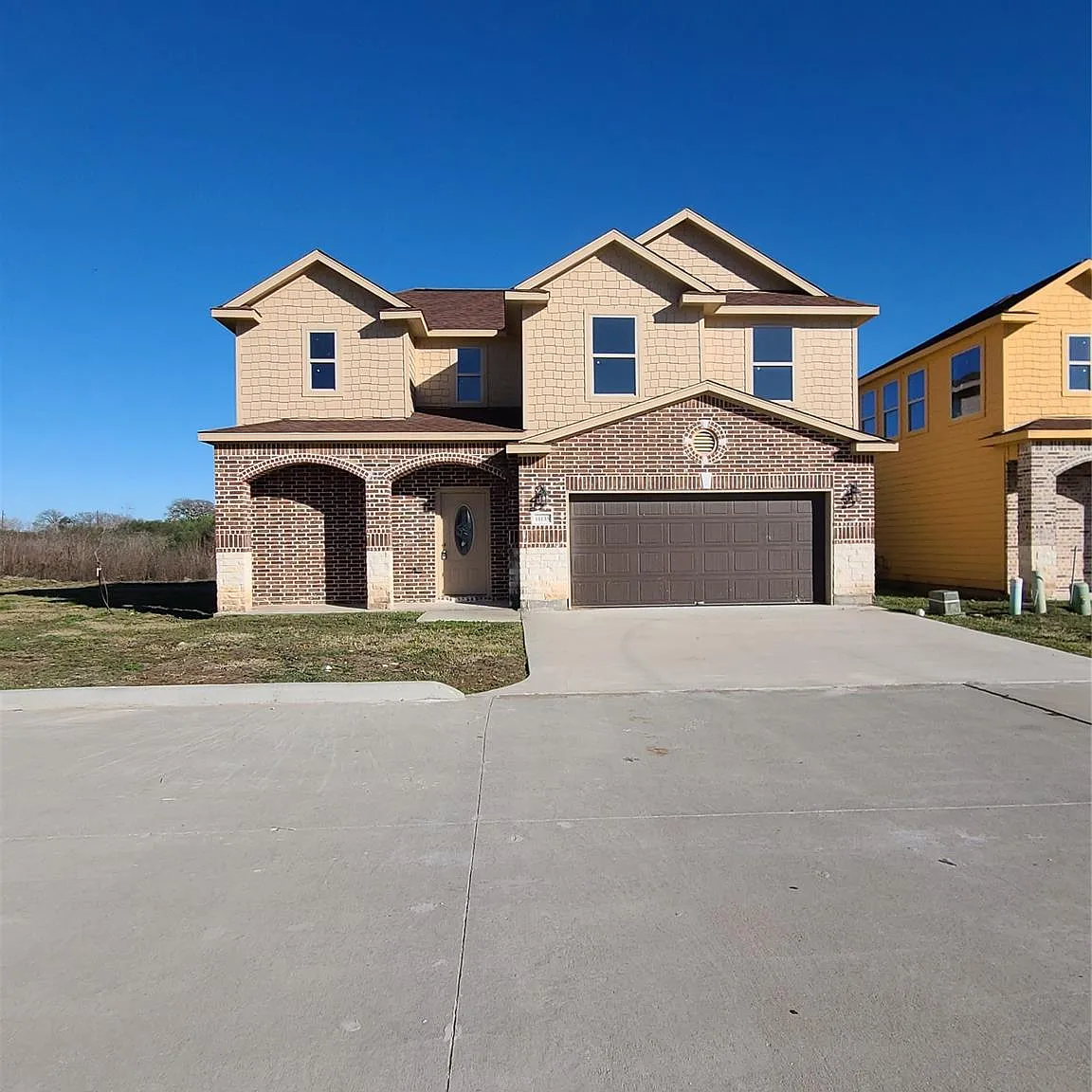 4 bed, 3.5 bath, 2274 sqft, $2,100 — Photo 3