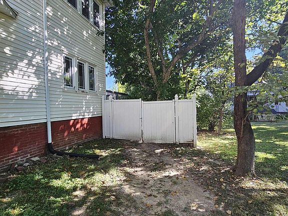 5th image of 11 W Lincoln St