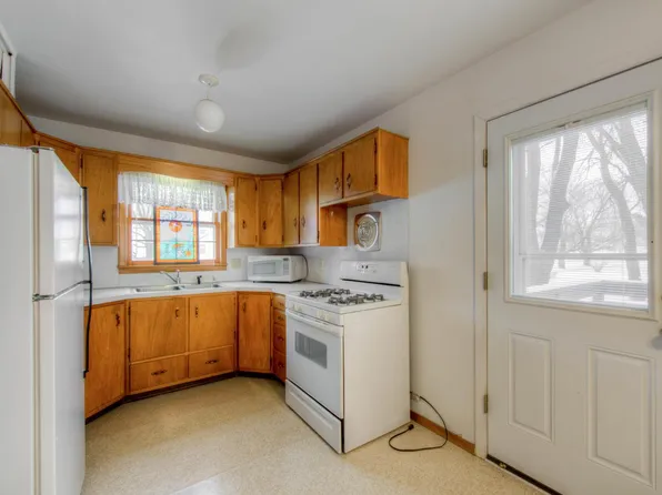 18 NW 3rd St, Adams, MN 55909