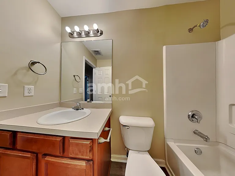38 Lake Shore Blvd — Photo 15