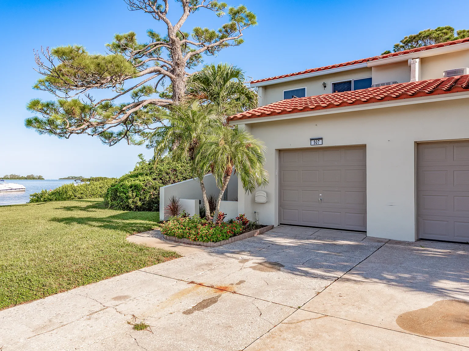 3 bed, 2.5 bath, 1558 sqft, $3,875 — Photo 4