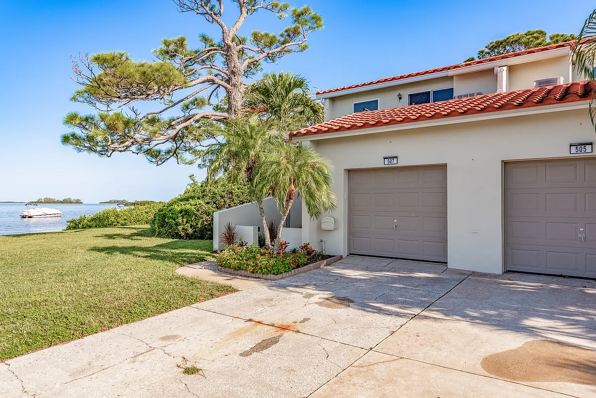Building Photo - 2700 Bayshore Blvd #507